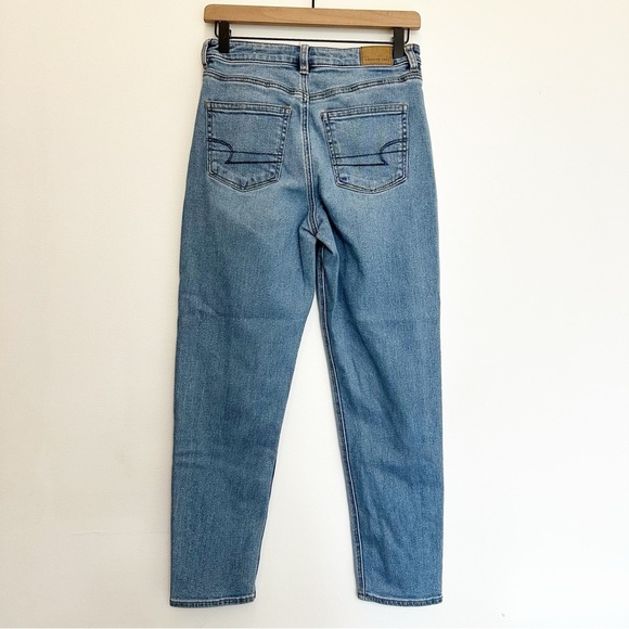 American Eagle Stretch Mom Jean Denim Size 4 Casual Straight Leg High Rise - Picture 2 of 9
